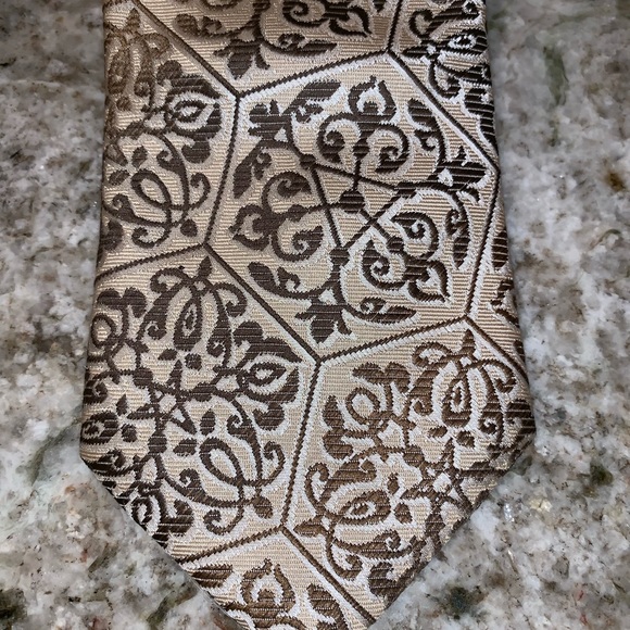 Hi - Tie 100% Silk Tan & Brown Men’s Tie - Picture 2 of 3